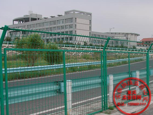 公路護(hù)欄網(wǎng)